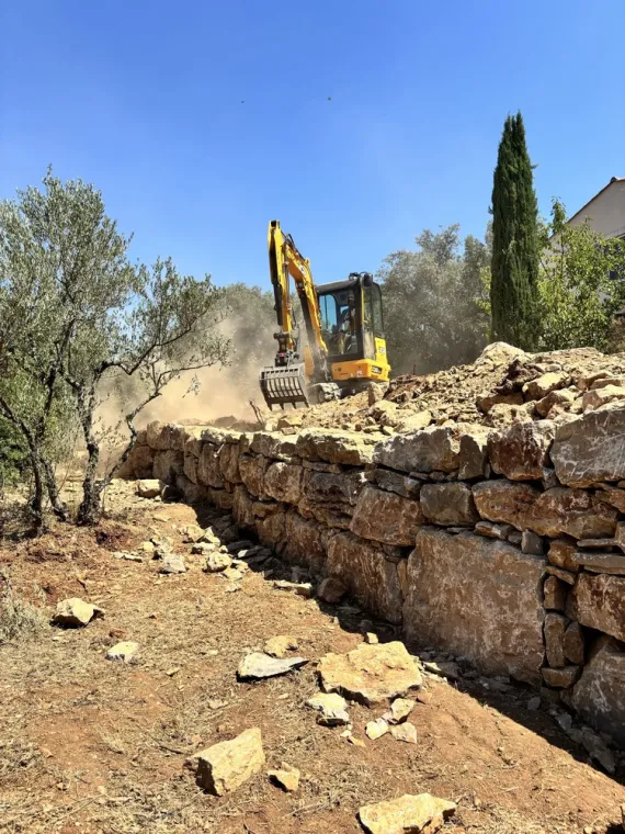Création d'un mur d'enrochement à Carcès