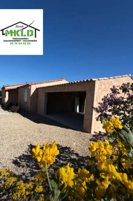 Construction d'un garage privé collé à une maison à Carcès, Carcès, MKLD