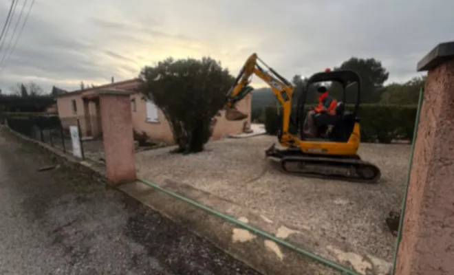 Construction d'un garage privé collé à une maison à Carcès, Carcès, MKLD