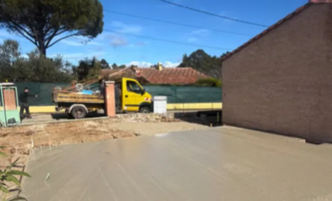 Construction d'un garage privé collé à une maison à Carcès, Carcès, MKLD