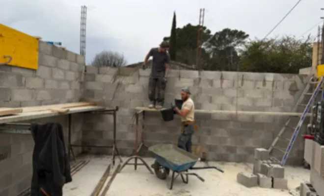 Construction d'un garage privé collé à une maison à Carcès, Carcès, MKLD