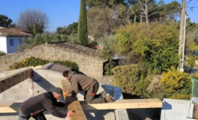 Construction d'un garage privé collé à une maison à Carcès, Carcès, MKLD