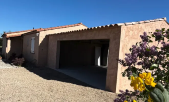Construction d'un garage privé collé à une maison à Carcès, Carcès, MKLD