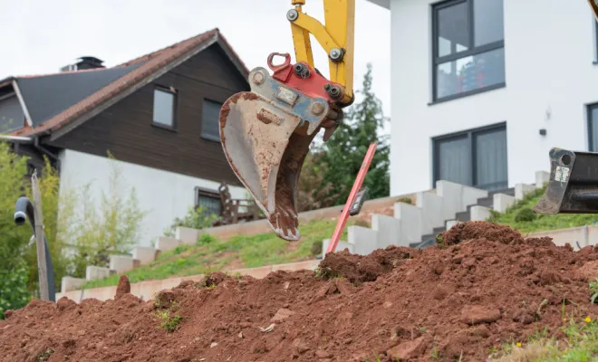 Terrassement d'un terrain en pente à Carcès, Carcès, MKLD